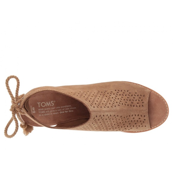 NWT TOMS Elba Toffee Suede Sandals - Picture 4 of 4
